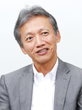 菅 隆志 氏