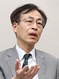 山田 久 氏