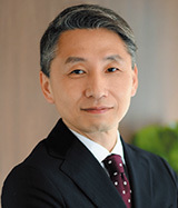 冨永 健 氏