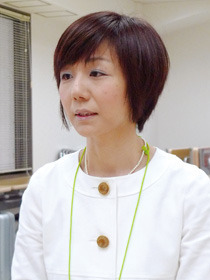 山本 由香 氏