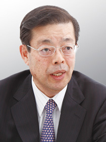 西山 孝 氏